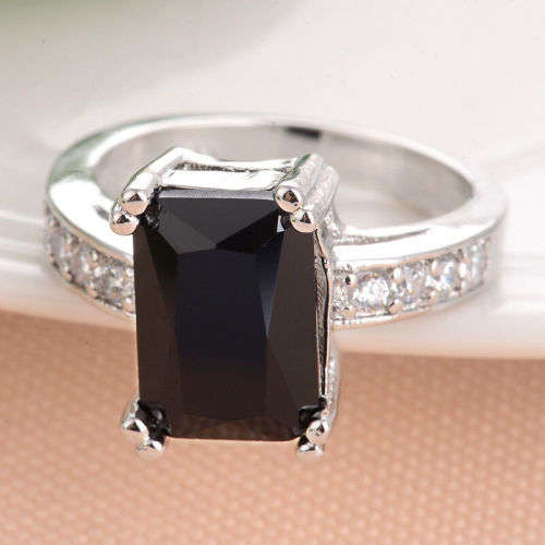 Elegant Silver Onyx Ring