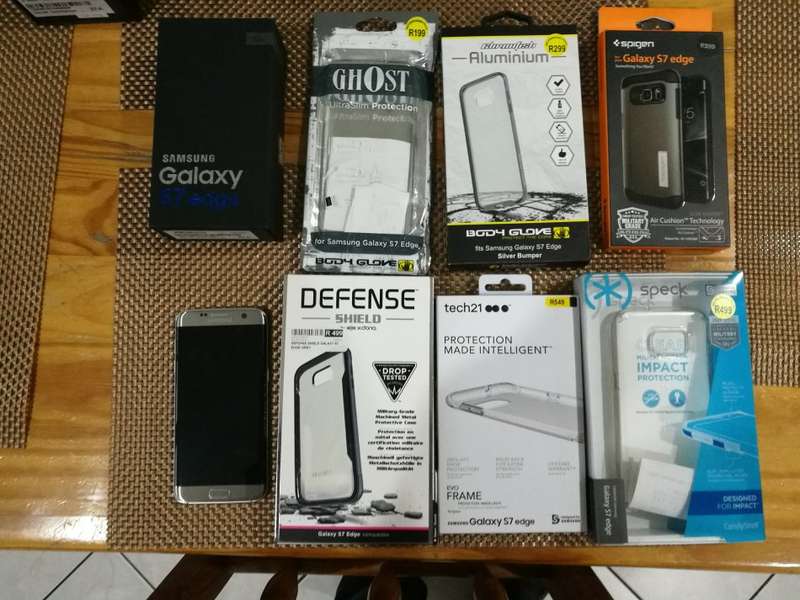 Samsung Galaxy S7  Edge [6 Covers Included] Silver Titanium 32GB *Great Condition*