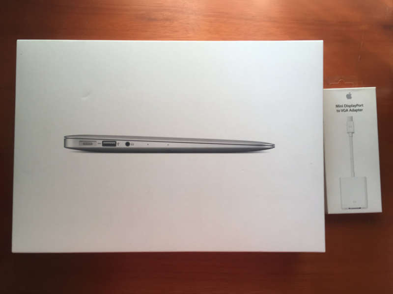 MacBook Air 11-inch, Early 2015 - 1,6 GHz, 4GB RAM, 128GB SSD - With Original Box and VGA Adapter