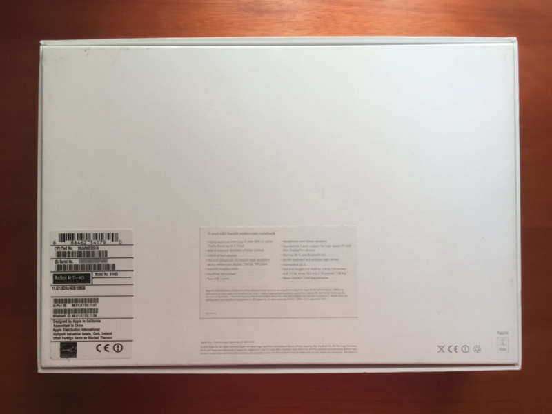 MacBook Air 11-inch, Early 2015 - 1,6 GHz, 4GB RAM, 128GB SSD - With Original Box and VGA Adapter