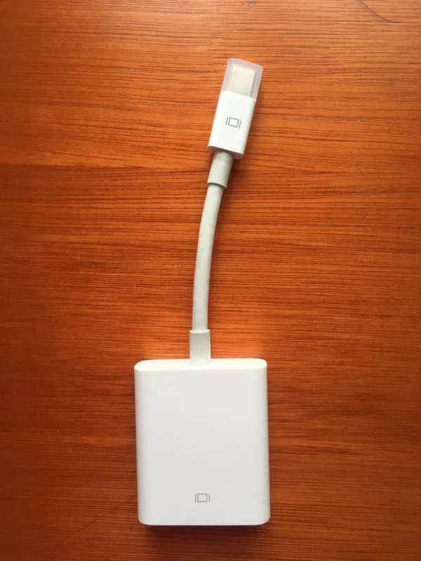 MacBook Air 11-inch, Early 2015 - 1,6 GHz, 4GB RAM, 128GB SSD - With Original Box and VGA Adapter