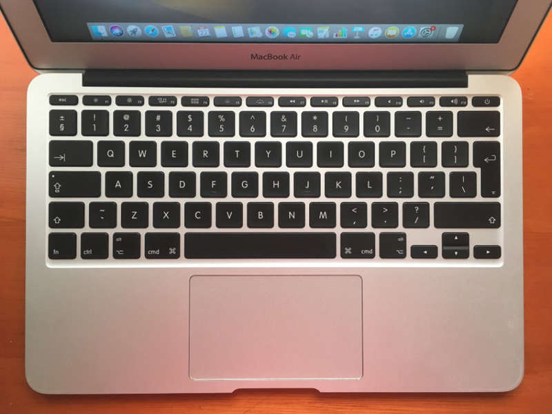 MacBook Air 11-inch, Early 2015 - 1,6 GHz, 4GB RAM, 128GB SSD - With Original Box and VGA Adapter