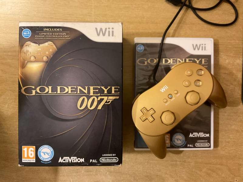 GoldenEye 007 Wii Limited Edition with gold Classic Controller Pro - Complete in box