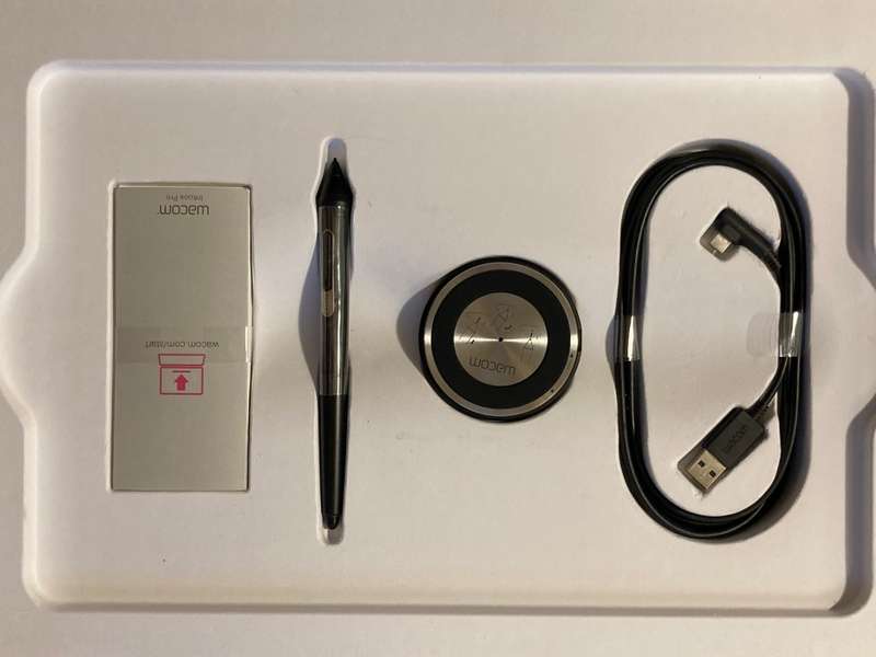 Wacom Intuos Pro Medium Graphics Tablet - Excellent condition, complete in box, current model