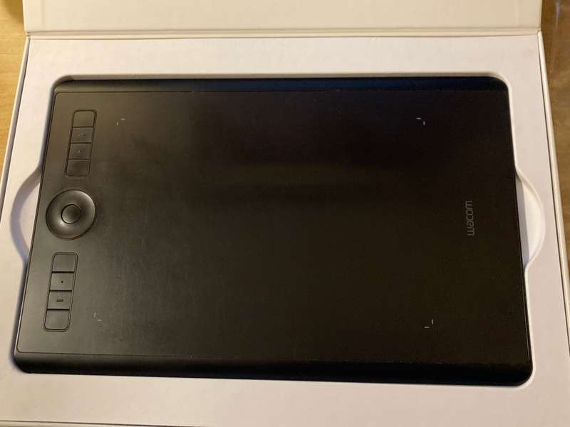 Wacom Intuos Pro Medium Graphics Tablet - Excellent condition, complete in box, current model