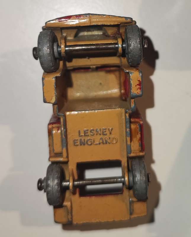 6 Vintage die cast toys. 3 Matchbox vehicles and 3 Tootsietoy planes.