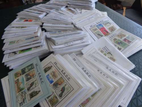 290 PACKS of 25 Stamps of South African Stamps