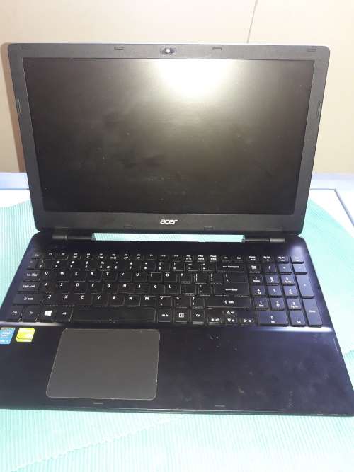 Acer Travelmate P256 Intel Core i5 1.7 GHz - Intel HD Graphics 4400 Laptop - please read first!