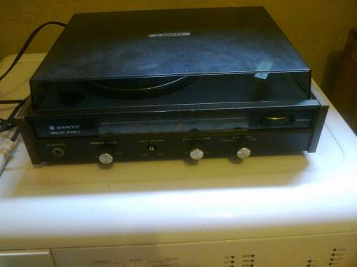 Sanyo record player and tuner