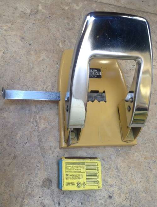 vintage Carl paper punch no 85 , japan