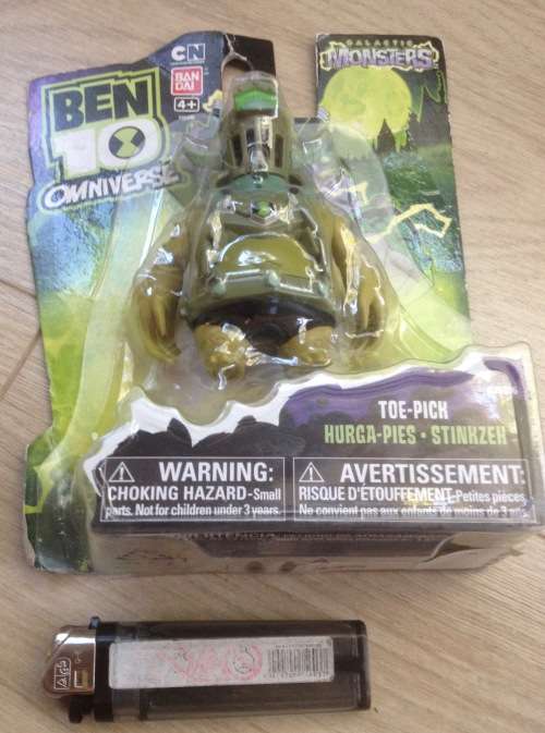 ben 10 omnerverse toepick action figure