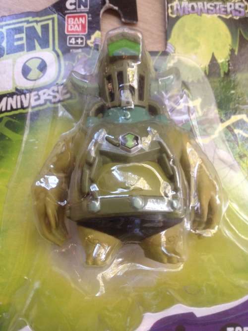 ben 10 omnerverse toepick action figure