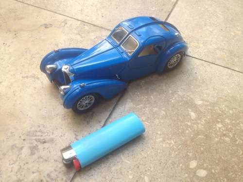 Burago Bugatti Atlantic 1936 , scale 1-24