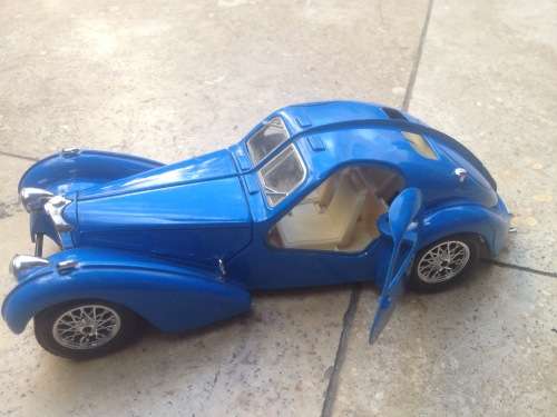 Burago Bugatti Atlantic 1936 , scale 1-24