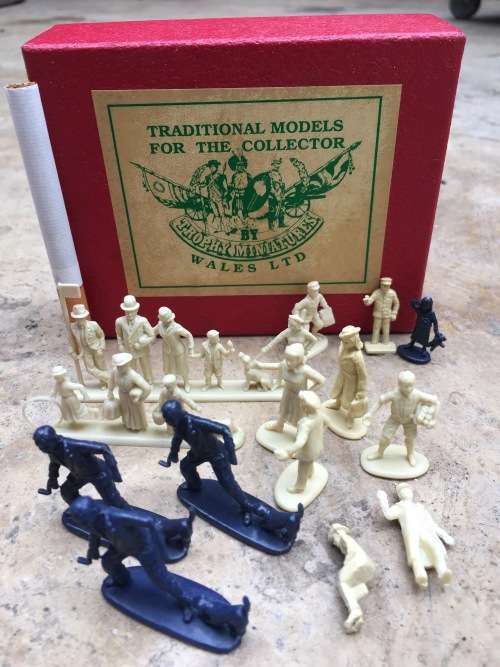 Trophy miniatures wales red box with pvc model lot unpainted