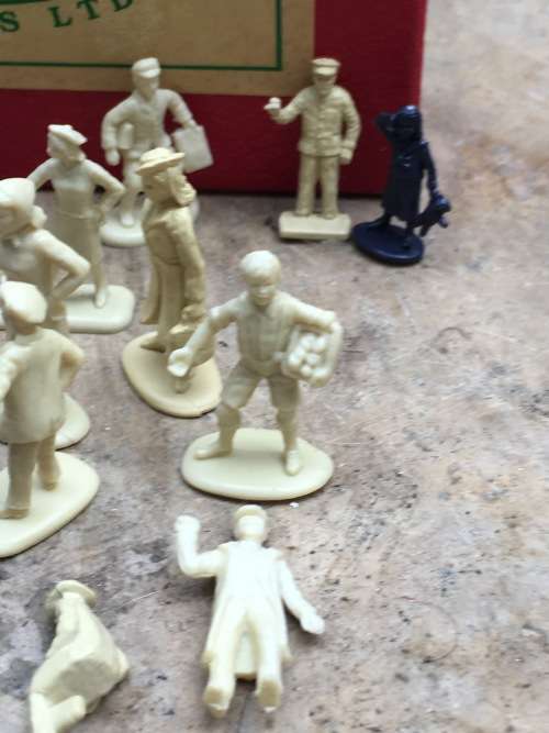 Trophy miniatures wales red box with pvc model lot unpainted