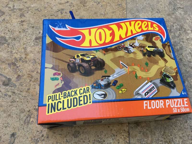 Hot wheels puzzle track with car