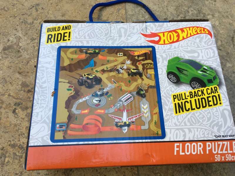 Hot wheels puzzle track with car