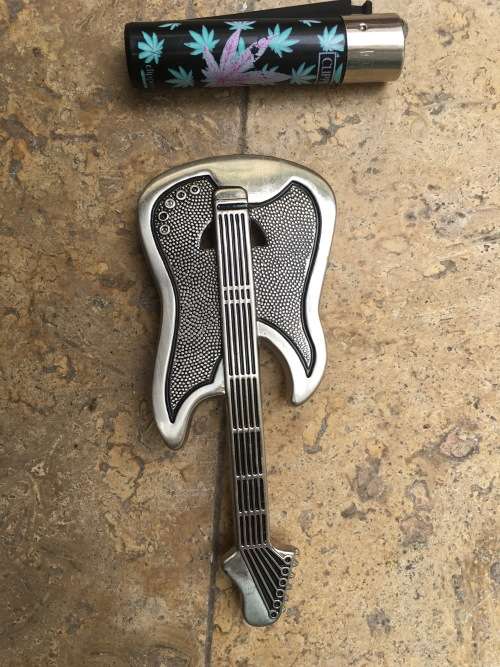 belt buckle guitar , non magnetic metalic