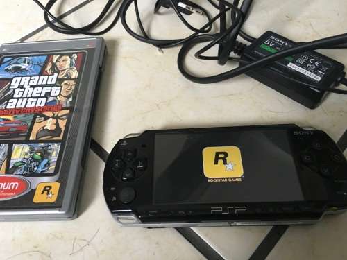 psp sony 2000 with Grand theft auto , liberty city stories
