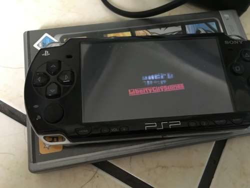 psp sony 2000 with Grand theft auto , liberty city stories