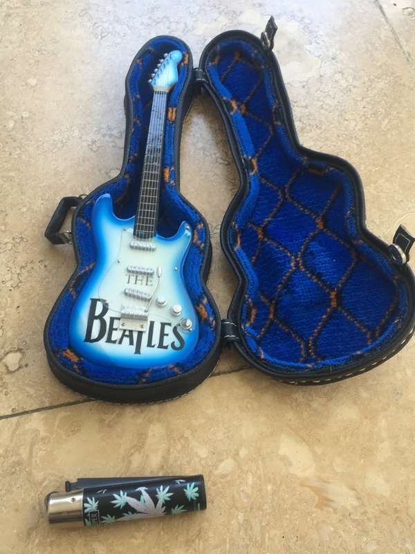 mini  guitar Beatles , with hard case