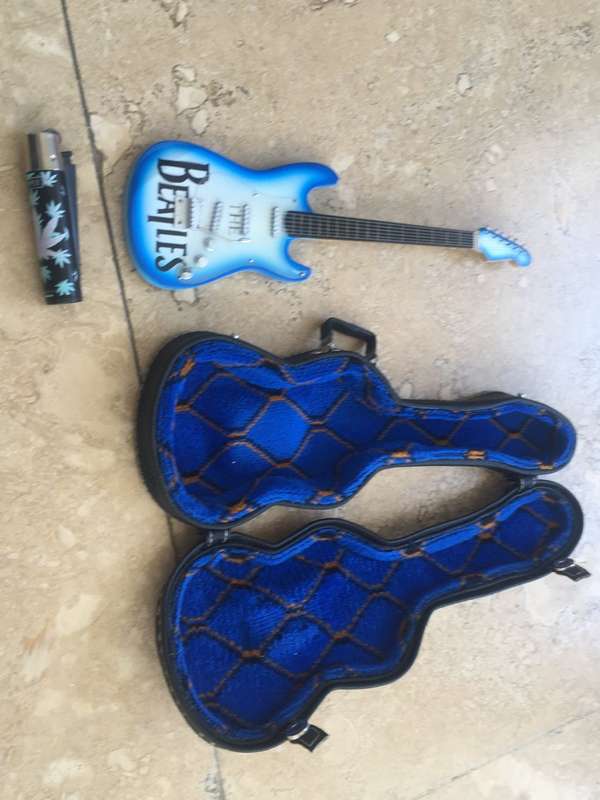 mini  guitar Beatles , with hard case