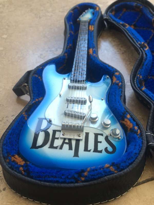 mini  guitar Beatles , with hard case