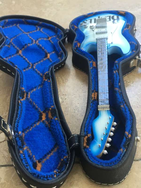 mini  guitar Beatles , with hard case
