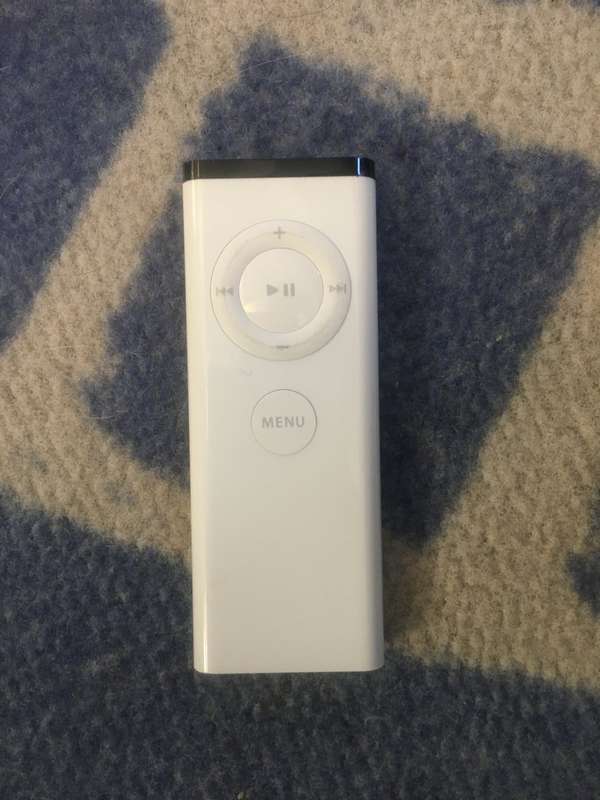apple tv remote,  works on 4th Generation too