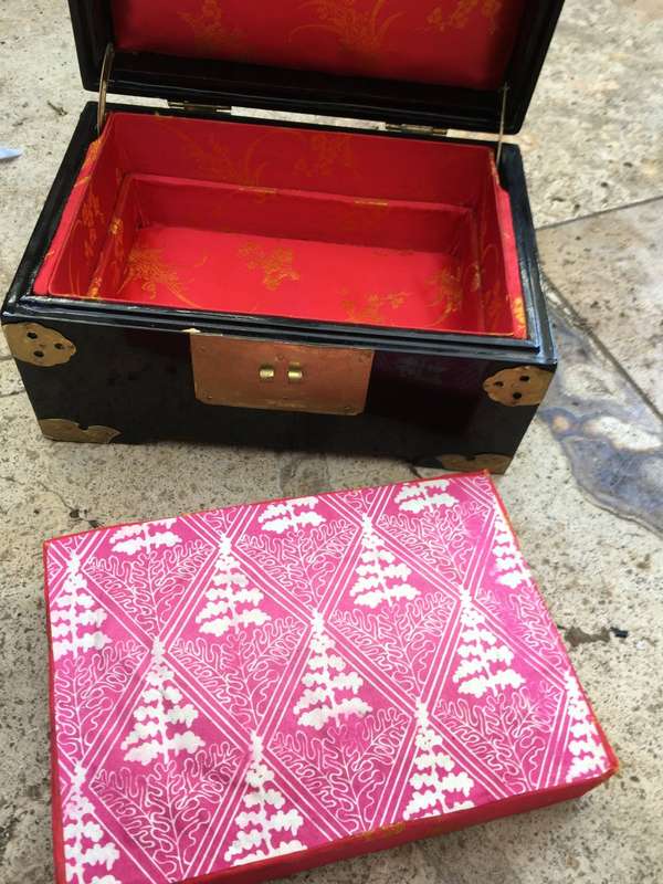vintage  Chinese jewellery box inlaid laquered with latch brass fittings