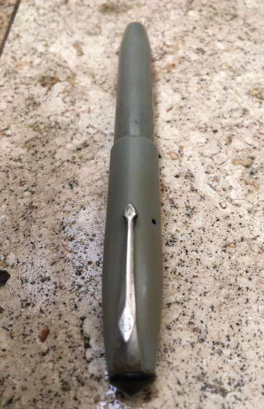 vintage Conway Stewart Fountain Pen , 14c GOLD nib