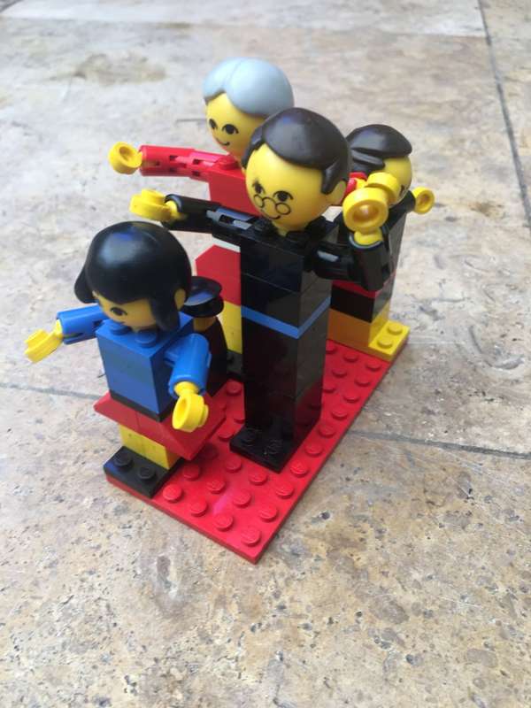 Vintage 1970s LEGO homemaker Family set of 4 people articulated arms, plus 2 mini vintage figs