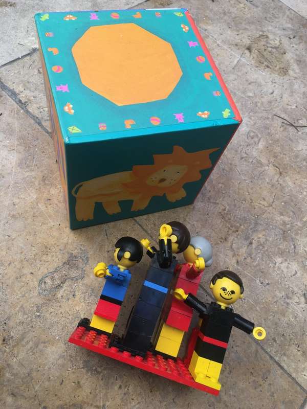 Vintage 1970s LEGO homemaker Family set of 4 people articulated arms, plus 2 mini vintage figs