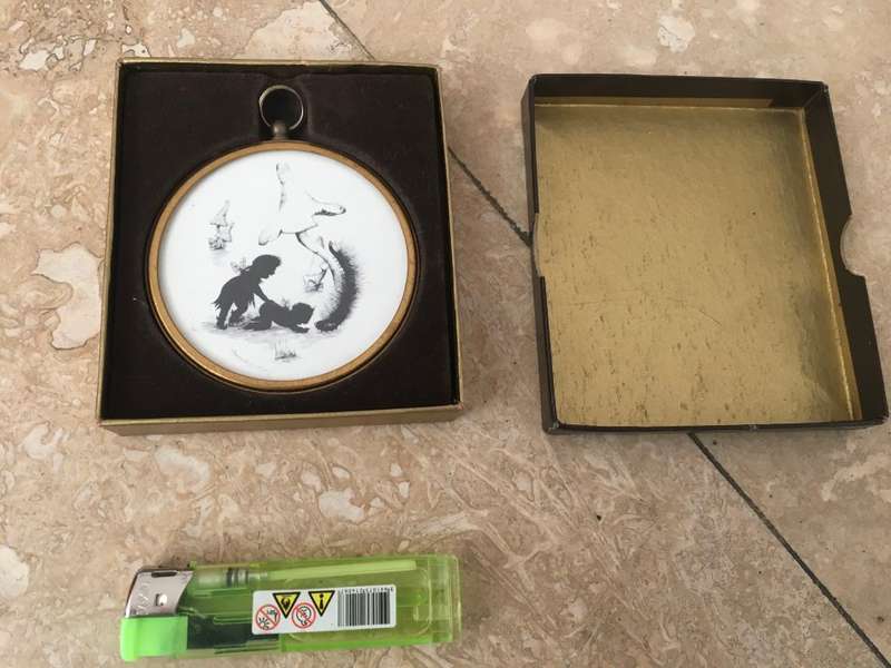 VINTAGE Playmates marcelle D`SHEARS WALL PLAQUE ROUND ART the enchanted series