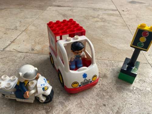 duplo emergency services bike and ambulance with traffic light