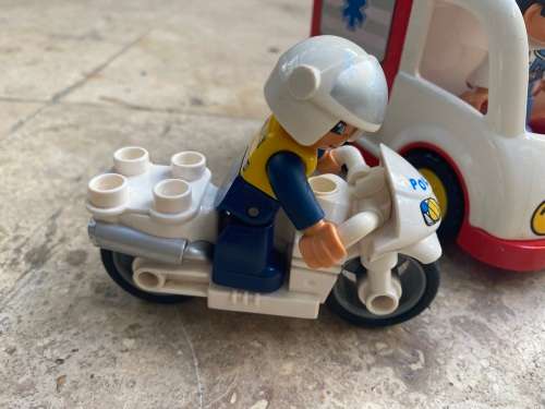 duplo emergency services bike and ambulance with traffic light