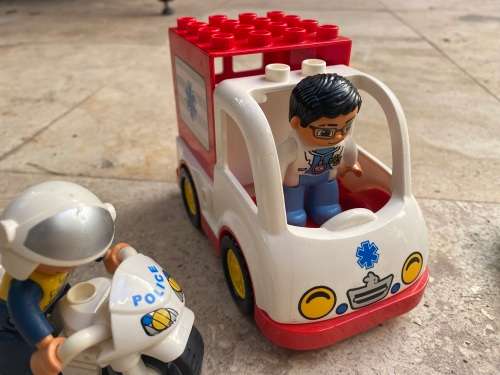 duplo emergency services bike and ambulance with traffic light