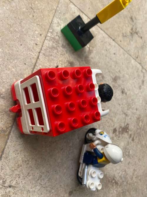 duplo emergency services bike and ambulance with traffic light