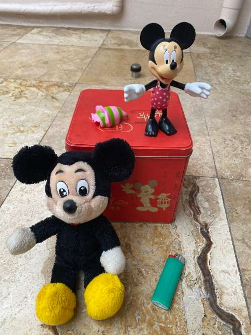 vintage snap and pose / style minnie Mouse + vintage mickey Mouse soft doll toy in mouse theme tin