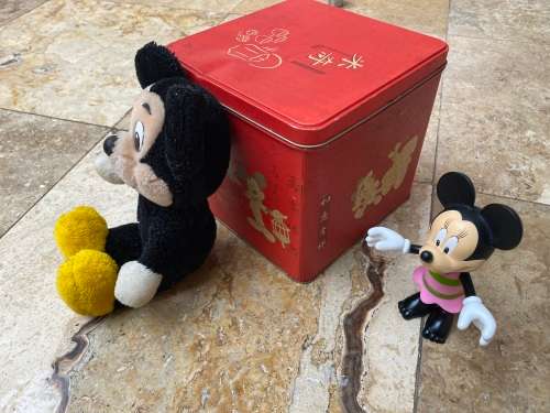 vintage snap and pose / style minnie Mouse + vintage mickey Mouse soft doll toy in mouse theme tin