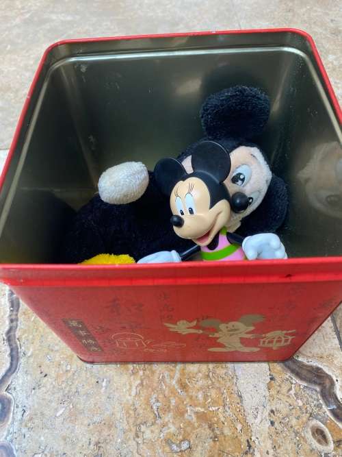 vintage snap and pose / style minnie Mouse + vintage mickey Mouse soft doll toy in mouse theme tin