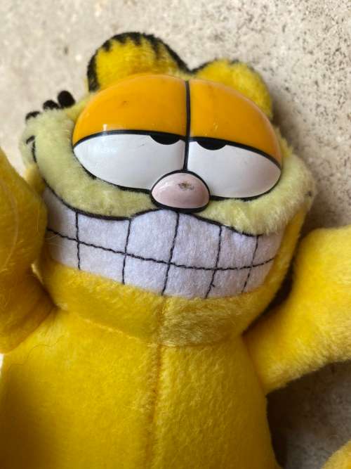 vintage Garfield coffee mug and garfield suction doll