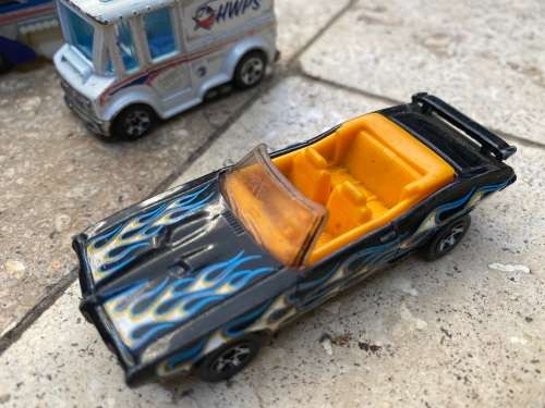 vintage hot wheels surfin school bus 2000 , bread box and pontiac convertable 2007  car lot