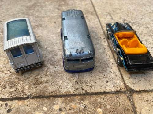 vintage hot wheels surfin school bus 2000 , bread box and pontiac convertable 2007  car lot