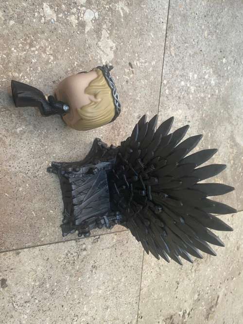 Funko Pop! Deluxe: Game Of Thrones S10 - Cersei Lannister Sitting on Iron Throne