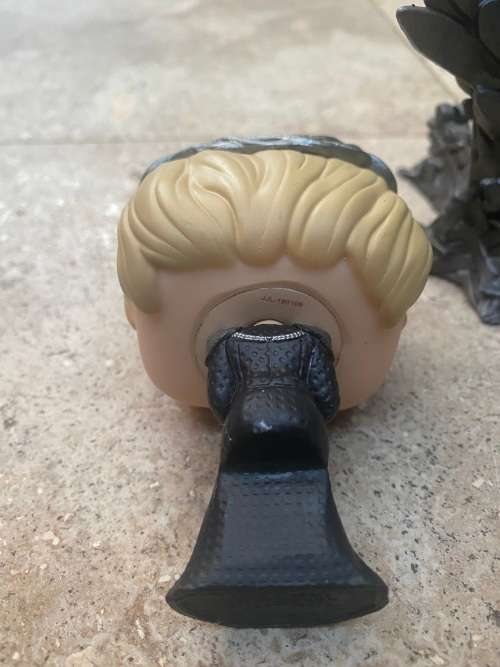Funko Pop! Deluxe: Game Of Thrones S10 - Cersei Lannister Sitting on Iron Throne