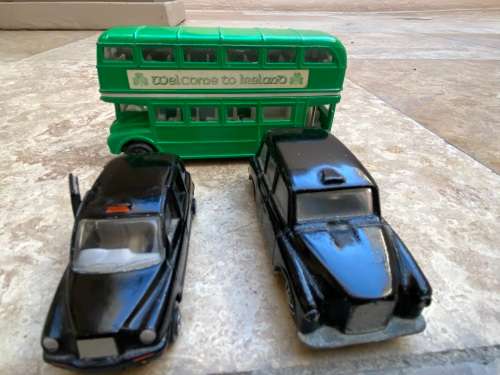 Ireland die cast double decker Irish green bus with 2 London black cab cabs