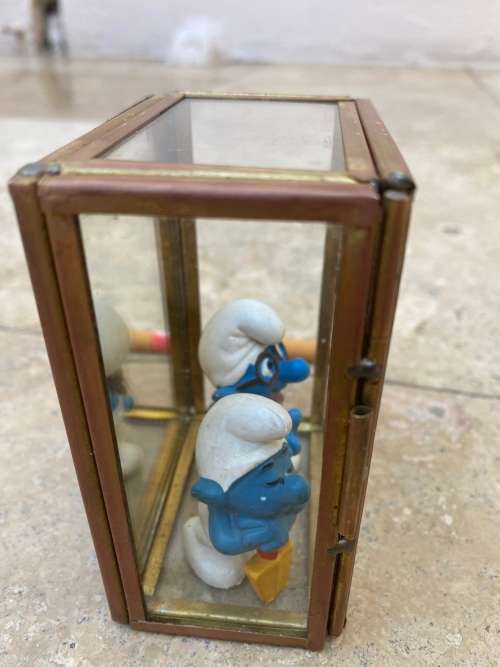 vintage peyo smurf pair digger book smurfs brass in glass mirror back display case box