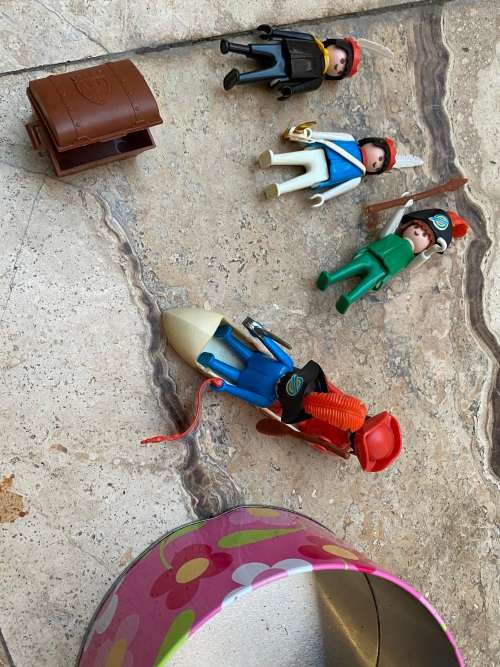 vintage Playmobil indian canoe with 5 figure figures 1974 , chest with extras